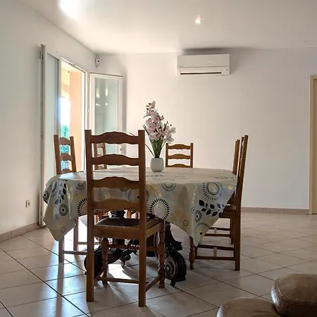 Villa Spacieuse Avec Piscine Privee Et Terrain De Petanque *